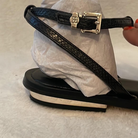 BCBG BLACK AND GOLD T STRAP SANDAL - Picture 4 of 5